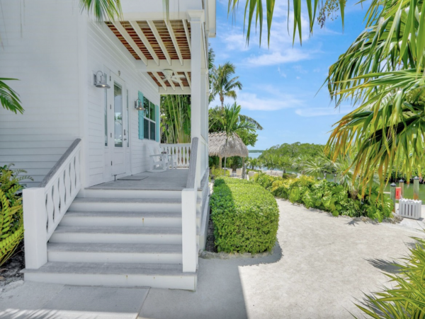 From Villa walk to shops, grocery store, restaurants and the parks!